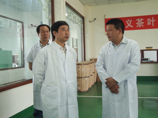 喬市長(zhǎng)蒞臨廣義茶葉加工廠視察工作